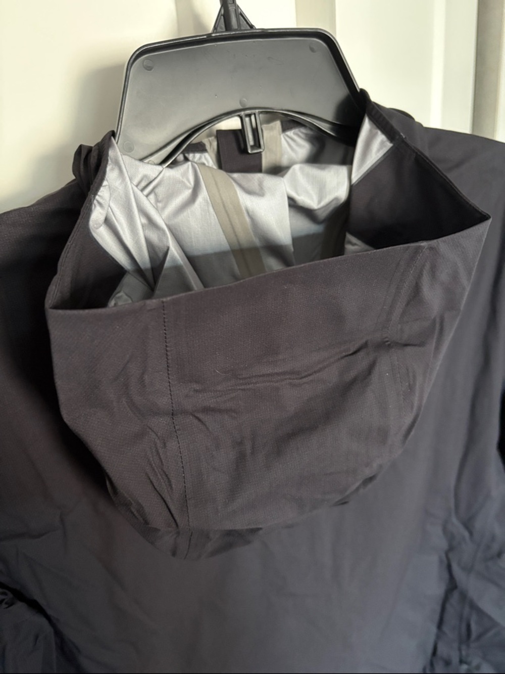 NWT [On] Cloud Running Anorak Waterproof Jacket Coat Windbreaker Black Women’s S - Picture 11 of 13